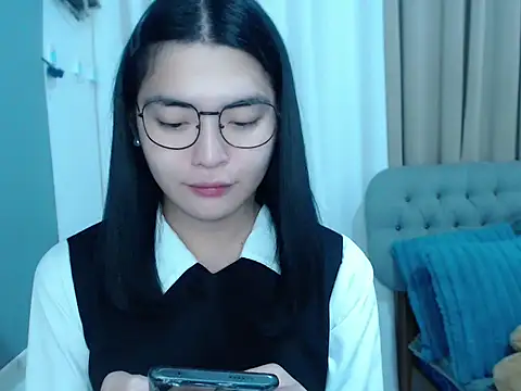 zhaviahale21 online show from October 12, 2025, 3:27 am