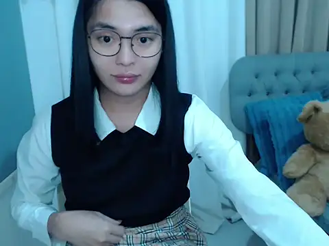 zhaviahale21 online show from October 12, 2025, 3:33 pm