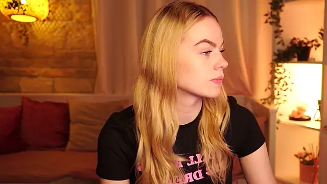 sn0w barbie online show from October 3, 2025, 8:44 am