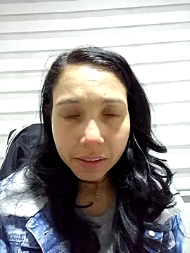 KimPielCanela online show from September 29, 2025, 1:11 am