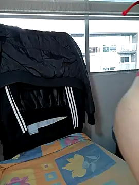 KimPielCanela online show from January 5, 2026, 5:49 pm