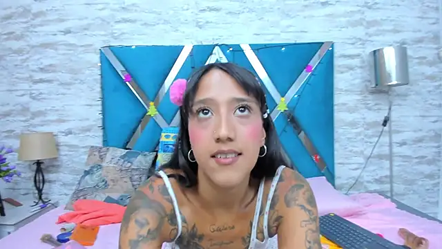 catalinamontana online show from December 22, 2024, 1:34 am