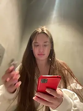 Holly Molii online show from January 8, 2025, 8:27 am