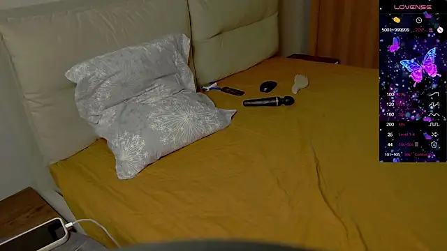 Holly Molii online show from October 11, 2025, 2:11 am