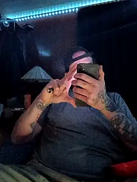 Snapshot of RobStrokes215 chatting on December 18, 2025, 9:04 am RobStrokes215 online show from December 18, 2025, 9:04 am