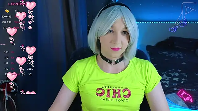 SexyTrixyLove online show from February 5, 2025, 9:40 pm