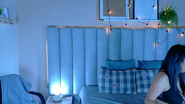 Snapshot of JaylaScott__ chatting on October 13, 2025, 11:43 am JaylaScott online show from October 13, 2025, 11:43 am