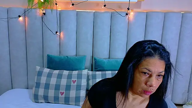 Snapshot of JaylaScott__ chatting on October 16, 2025, 11:33 am JaylaScott online show from October 16, 2025, 11:33 am