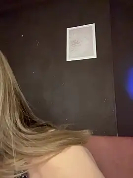 Alisa Rise online show from April 11, 2026, 4:33 pm