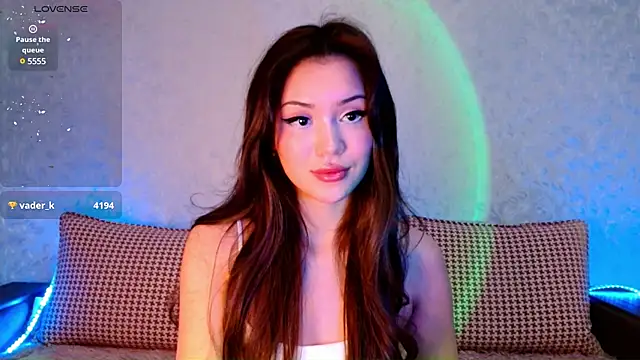 Min Jee  online show from February 19, 2025, 5:38 am