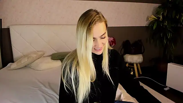 KateOwyns online show from December 4, 2024, 1:09 pm