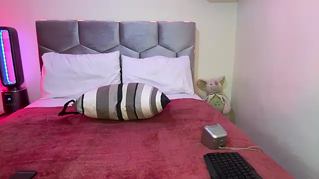 anwarlovemaroc online show from March 28, 2026, 9:14 pm