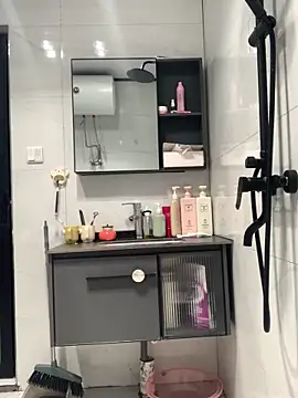 Snapshot of Aimeil chatting on January 18, 2025, 12:57 pm Aimeil online show from January 18, 2025, 12:57 pm