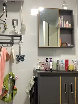 Snapshot of Aimeil chatting on October 3, 2025, 4:37 pm Aimeil online show from October 3, 2025, 4:37 pm