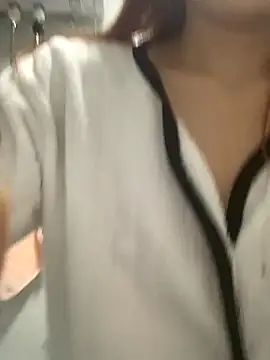 Snapshot of Aimeil chatting on November 28, 2025, 5:04 pm Aimeil online show from November 28, 2025, 5:04 pm