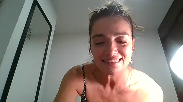 Liloo8923 online show from December 18, 2024, 1:26 am