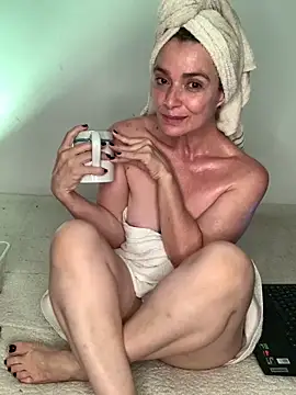 Liloo8923 online show from February 17, 2026, 2:41 am