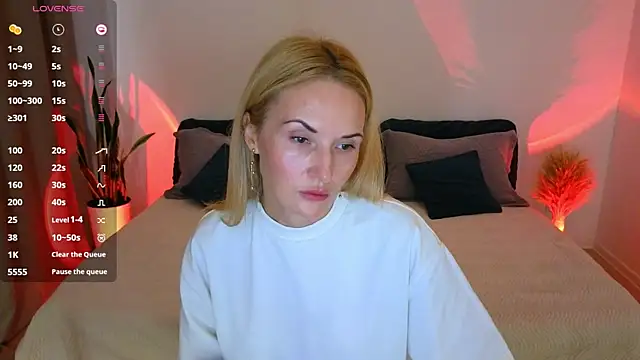 AlisssaRose online show from October 15, 2025, 8:53 pm