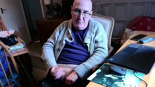 Adamdaddybear online show from February 19, 2025, 3:27 pm