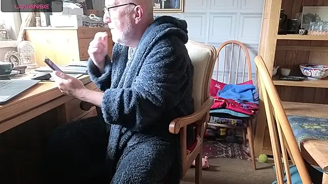 Adamdaddybear online show from September 19, 2025, 7:21 am