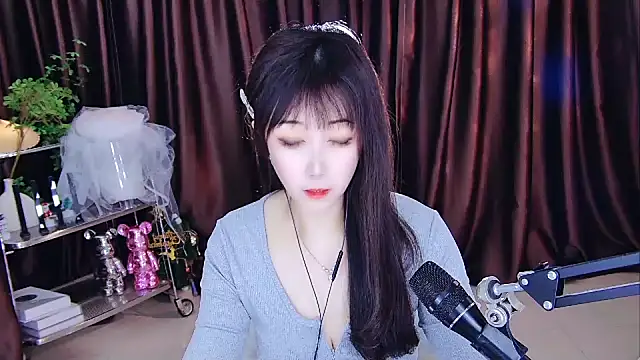 xiaoya666--baby online show from March 2, 2025, 2:00 pm