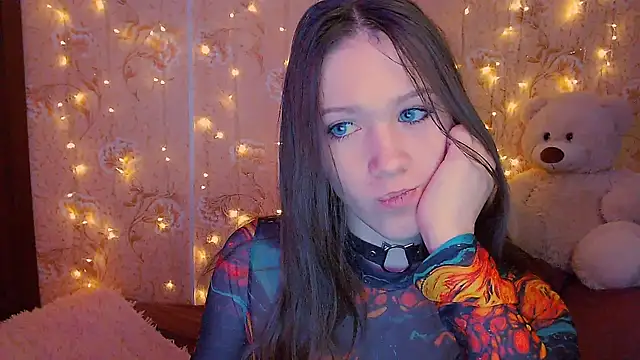 fluffy kitty  online show from March 1, 2026, 3:47 pm