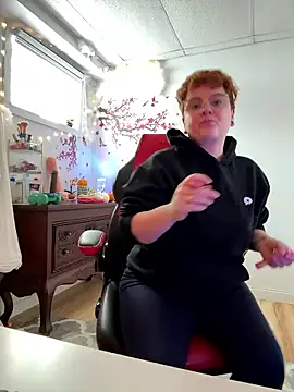 Snapshot of Sweetleeahxx chatting on January 17, 2026, 4:43 pm Sweetleeahxx online show from January 17, 2026, 4:43 pm