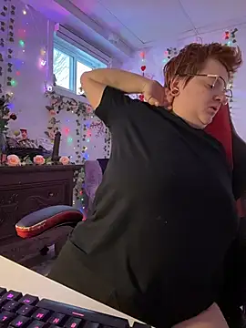 Snapshot of Sweetleeahxx chatting on February 22, 2026, 11:42 am Sweetleeahxx online show from February 22, 2026, 11:42 am