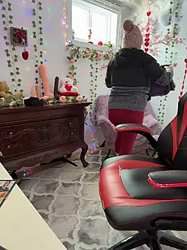 Snapshot of Sweetleeahxx chatting on March 12, 2026, 5:30 pm Sweetleeahxx online show from March 12, 2026, 5:30 pm