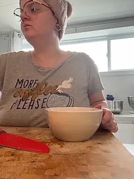 Snapshot of Sweetleeahxx chatting on March 19, 2026, 12:42 pm Sweetleeahxx online show from March 19, 2026, 12:42 pm