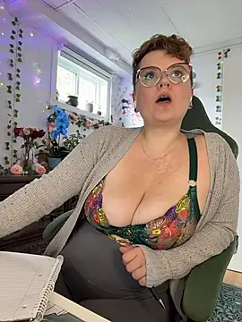 Sweetleeahxx online show from May 30, 2026, 2:58 pm