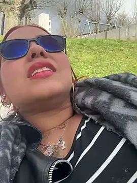 Miapeyton online show from March 18, 2025, 3:31 pm