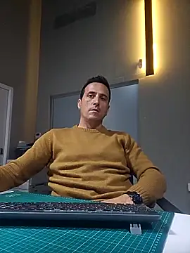 Lucas   81 online show from December 2, 2025, 7:53 pm