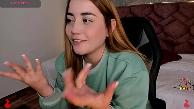 Lucia star   online show from December 13, 2024, 9:41 pm