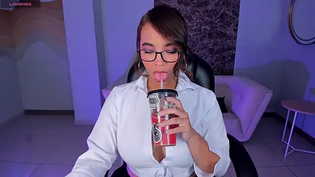 CarlaSmithX online show from March 8, 2025, 4:01 am