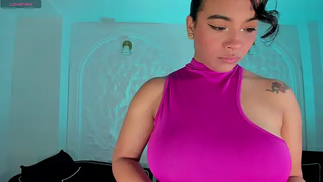 CarlaSmithX online show from October 25, 2025, 12:34 pm