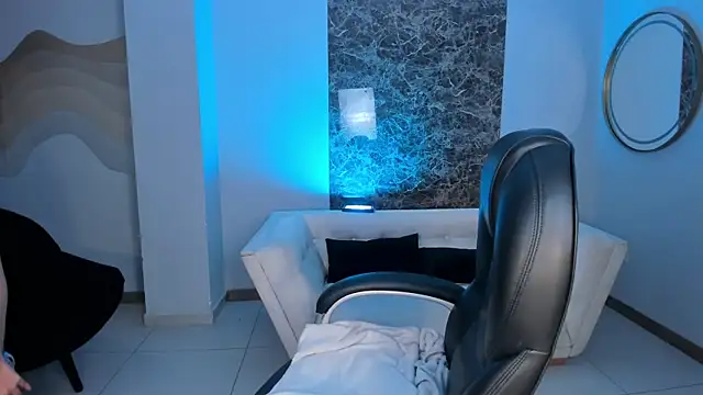 CarlaSmithX online show from November 4, 2025, 8:30 pm