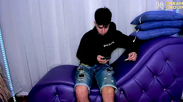 Yourslust  online show from October 31, 2025, 10:00 pm