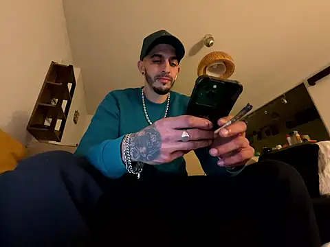 Snapshot of Rebeu313 chatting on December 5, 2024, 12:19 am Rebeu313 online show from December 5, 2024, 12:19 am