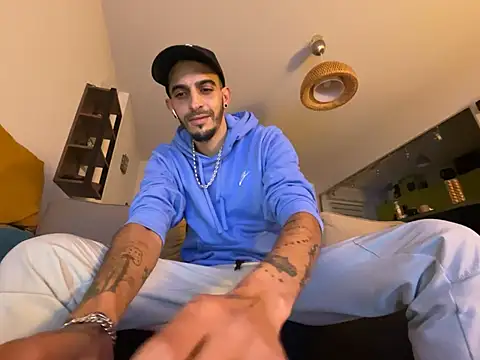 Snapshot of Rebeu313 chatting on December 12, 2024, 12:48 am Rebeu313 online show from December 12, 2024, 12:48 am