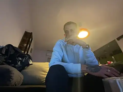 Snapshot of Rebeu313 chatting on January 1, 2025, 6:47 am Rebeu313 online show from January 1, 2025, 6:47 am