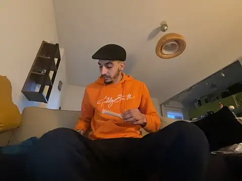 Snapshot of Rebeu313 chatting on January 27, 2025, 5:15 pm Rebeu313 online show from January 27, 2025, 5:15 pm