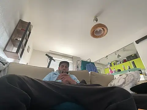 Snapshot of Rebeu313 chatting on February 11, 2025, 12:48 pm Rebeu313 online show from February 11, 2025, 12:48 pm