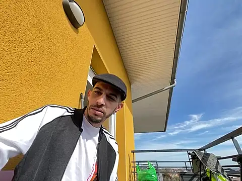 Snapshot of Rebeu313 chatting on March 2, 2025, 1:49 pm Rebeu313 online show from March 2, 2025, 1:49 pm