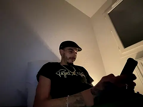 Snapshot of Rebeu313 chatting on October 1, 2025, 3:45 am Rebeu313 online show from October 1, 2025, 3:45 am