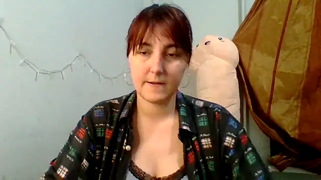 MiaStika online show from September 28, 2025, 4:12 pm