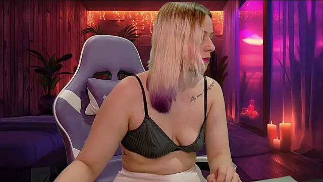 Snapshot of Dolce--Mia---Bianchi__07 chatting on January 9, 2025, 11:34 pm Dolce--Mia---Bianchi 07 online show from January 9, 2025, 11:34 pm