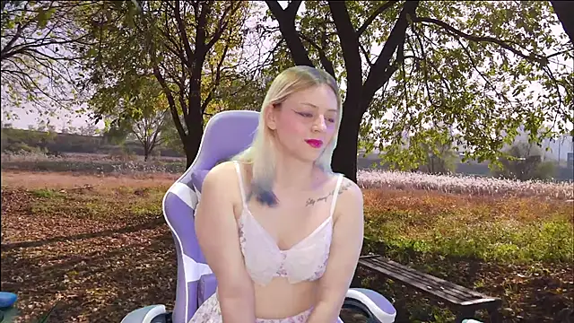 Snapshot of Dolce--Mia---Bianchi__07 chatting on January 19, 2025, 12:06 am Dolce--Mia---Bianchi 07 online show from January 19, 2025, 12:06 am