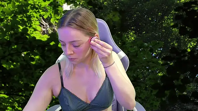 Snapshot of Dolce--Mia---Bianchi__07 chatting on March 20, 2025, 8:53 am Dolce--Mia---Bianchi 07 online show from March 20, 2025, 8:53 am