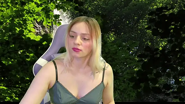 Snapshot of Dolce--Mia---Bianchi__07 chatting on March 20, 2025, 12:00 pm Dolce--Mia---Bianchi 07 online show from March 20, 2025, 12:00 pm